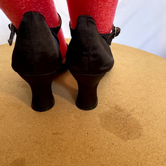 Ellie Heels Size 7 Black Woman's 2.75" heel satin buckle - Picture 4 of 11